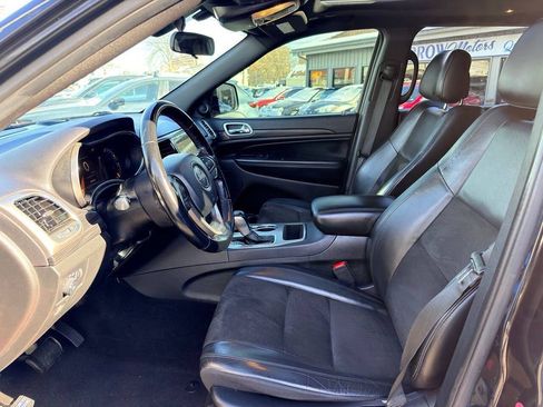 Used 2021 Jeep Grand Cherokee Laredo X image 2