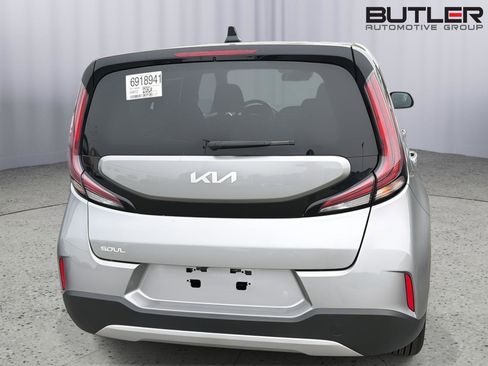 Used 2025 Kia Soul LX w/ LX Technology Package FWD image 9