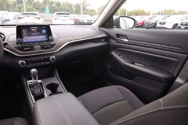 Certified 2025 Nissan Altima 2.5 SV FWD image 25