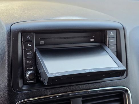 Used 2019 Dodge Grand Caravan SE w/ UConnect Hands-Free Group image 15