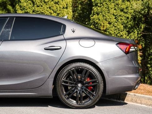 Used 2023 Maserati Ghibli Modena RWD image 11