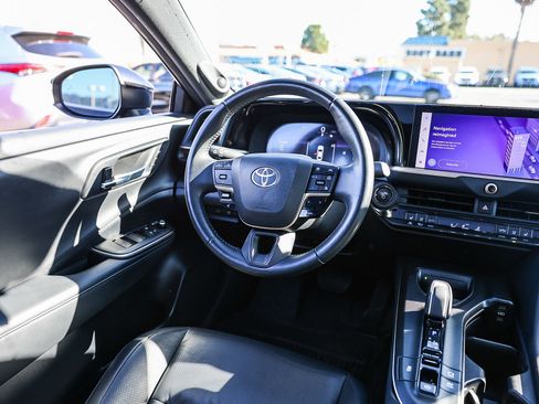 Used 2023 Toyota Crown Limited image 4