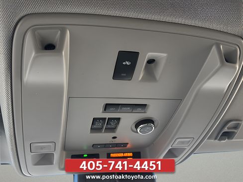 Used 2020 Cadillac Escalade Luxury w/ Escalade Sport Edition AWD/4WD image 29