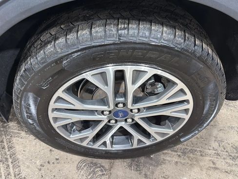 Used 2022 Ford Escape SEL image 9