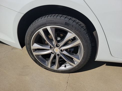Used 2024 Chevrolet Malibu LT FWD image 9