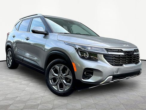 Certified 2024 Kia Seltos S FWD image 3