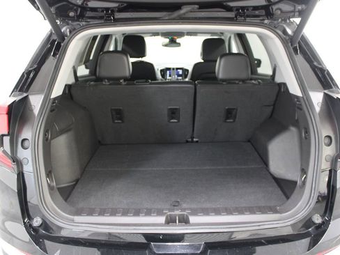 Used 2024 GMC Terrain SLT image 15