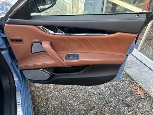 Used 2022 Maserati Quattroporte Modena Q4 image 24