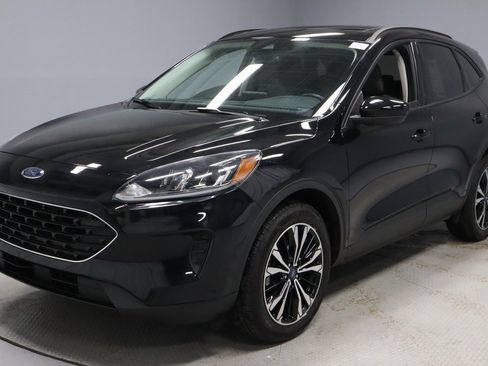Used 2022 Ford Escape SE w/ SE Sport Appearance Package image 7
