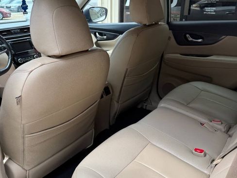 Used 2018 Nissan Rogue SV w/ Premium Package FWD image 13