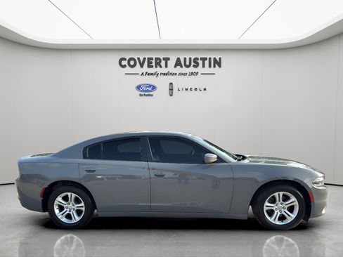 Used 2019 Dodge Charger SXT w/ Leather Interior Group RWD image 2