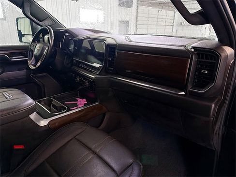 Used 2024 Chevrolet Silverado 2500 High Country w/ High Country Premium Package image 12