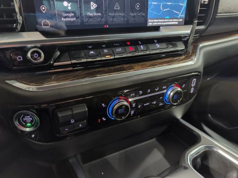 Used 2024 GMC Sierra 1500 Elevation w/ Preferred Package AWD/4WD image 11