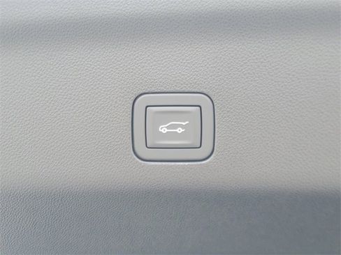 New 2026 GMC Yukon Elevation image 9