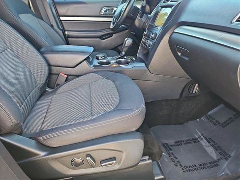 Used 2018 Ford Explorer XLT w/ Equipment Group 201A AWD/4WD image 21