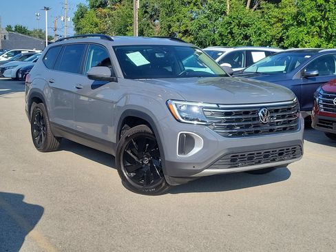 Used 2026 Volkswagen Atlas SE AWD/4WD image 1
