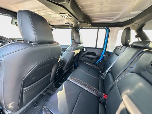 Used 2022 Jeep Wrangler Unlimited Sahara image 18