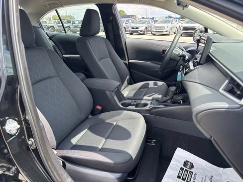 Used 2025 Toyota Corolla LE FWD image 11