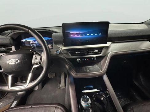 Used 2025 Ford Explorer Platinum w/ LUX Leather Package image 9