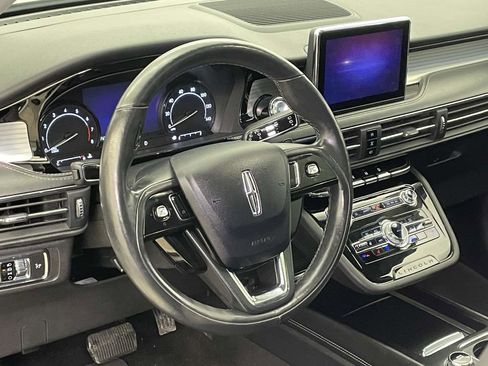 Used 2021 Lincoln Corsair AWD w/ Premium Package image 4