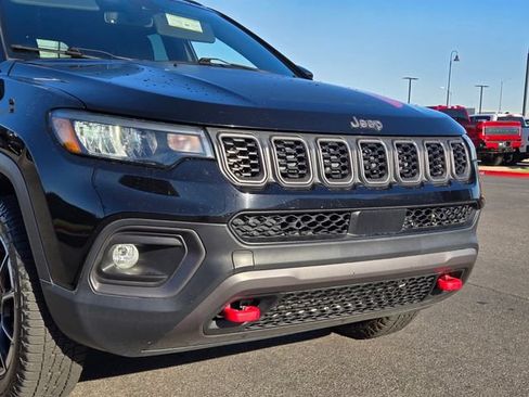 Used 2024 Jeep Compass Trailhawk AWD/4WD image 8