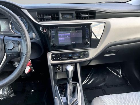 Used 2018 Toyota Corolla LE FWD image 7