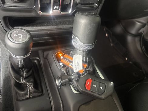 Used 2021 Jeep Wrangler Unlimited Sahara AWD/4WD image 17