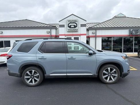 Used 2025 Honda Pilot Touring image 12