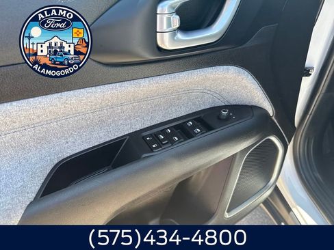 Used 2024 Jeep Compass Latitude image 4