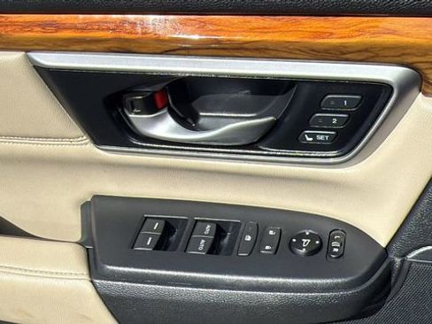Used 2018 Honda CR-V Touring image 22