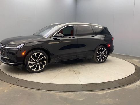 Used 2025 Lincoln Nautilus Black Label AWD/4WD image 9