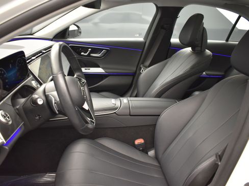 Used 2025 Mercedes-Benz E 350 4MATIC Sedan image 12