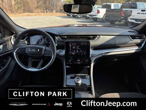 Used 2023 Jeep Grand Cherokee Altitude AWD/4WD image 18