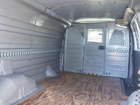 Used 2011 Chevrolet Express 1500 w/ Chrome Appearance Package image 20