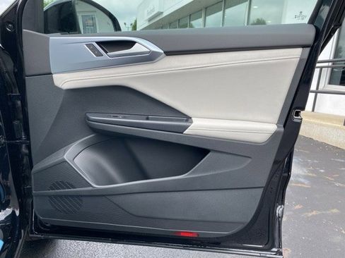 New 2025 Volkswagen Taos SE image 52
