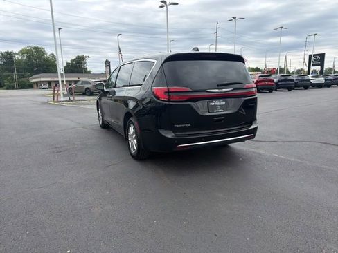 Used 2024 Chrysler Pacifica Touring-L FWD image 13