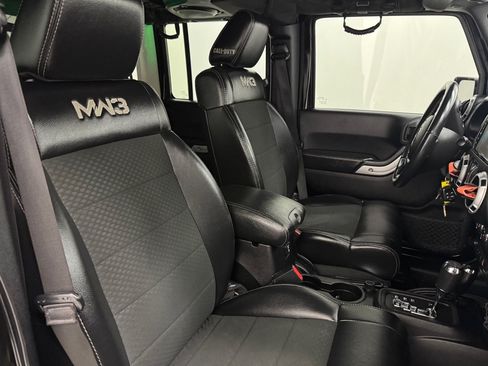 Used 2012 Jeep Wrangler Unlimited Rubicon AWD/4WD image 15