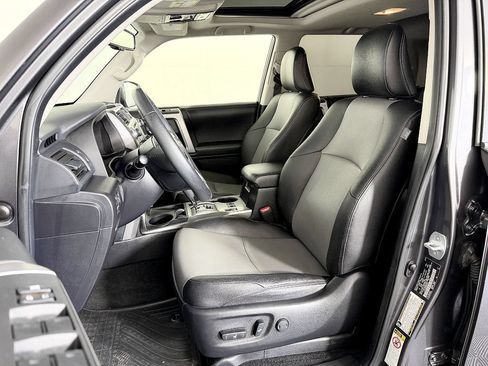 Used 2014 Toyota 4Runner SR5 RWD image 31