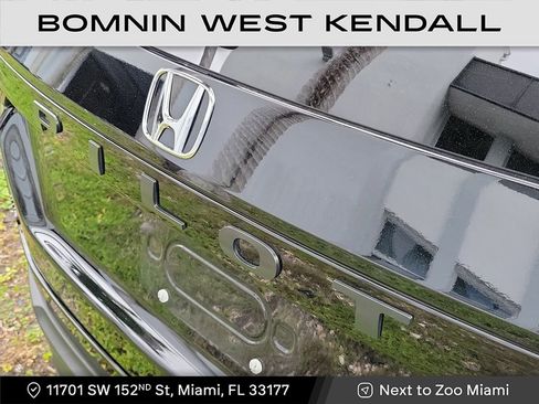 Used 2025 Honda Pilot Sport image 6