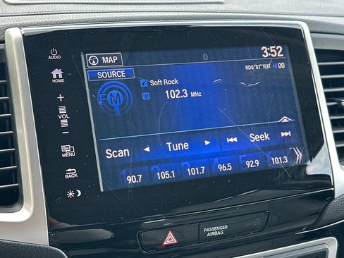 Used 2017 Honda Pilot Touring image 17