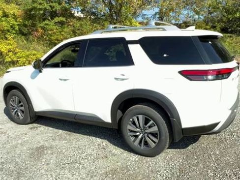 Certified 2024 Nissan Pathfinder SL w/ Cargo Package image 6