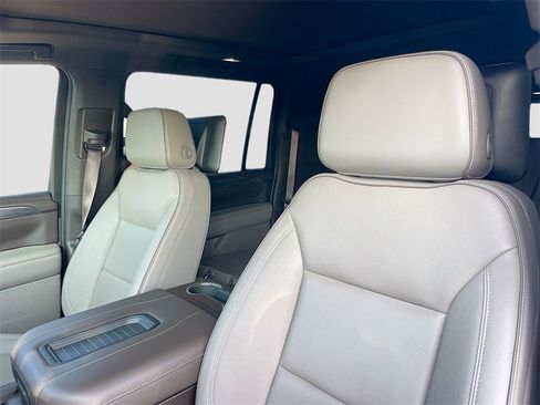 Used 2023 GMC Yukon XL SLT w/ SLT Luxury Package image 13