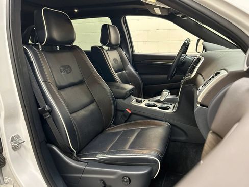 Used 2016 Jeep Grand Cherokee Overland AWD/4WD image 10