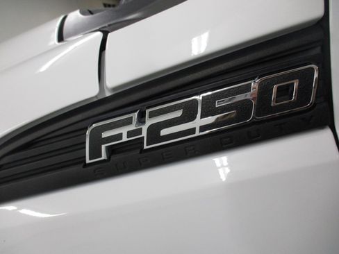 Used 2015 Ford F250 XL w/ Power Equipment Group image 5