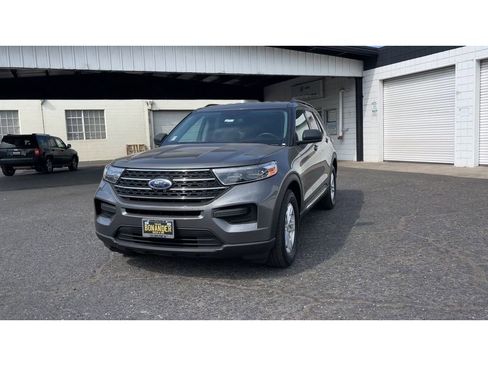 Used 2022 Ford Explorer XLT image 6