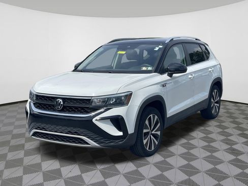 Used 2023 Volkswagen Taos SE AWD/4WD image 2