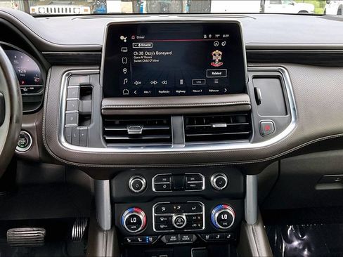 Used 2023 GMC Yukon SLT AWD/4WD image 11