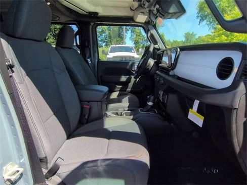 New 2025 Jeep Gladiator Sport image 29