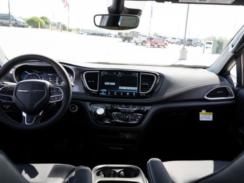 New 2026 Chrysler Pacifica Select image 20