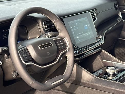 Used 2023 Jeep Wagoneer 4WD image 18